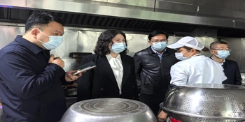 新化县领导督导校园食品安全工作