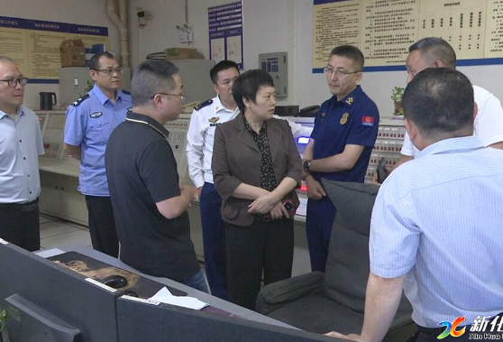 新化县领导暗访检查东方城市广场消防安全工作