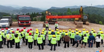 吉庆镇坪塘村基础设施项目顺利开工