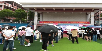上渡街道明德学校首届“同心杯”家校联合气排球比赛开赛