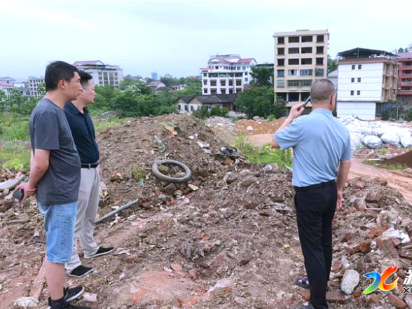 民生关切 | 杂物堆积扰环境 枫林街道快速处置