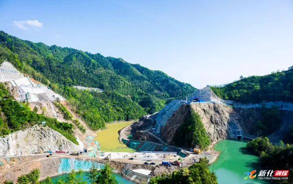 云雾缭绕间，我拍到了“硬核”基建大片