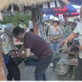 紫鹊界摊主坚守诚信底线 多收钱执意退还 淳朴民风暖游人
