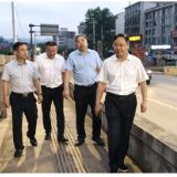 安全生产行动年 | 新化县领导督查天子山大桥路灯设施整改工作