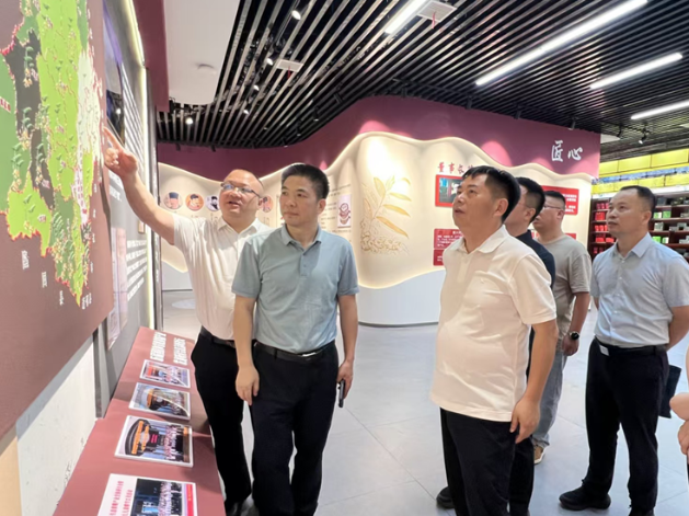娄底市副市长傅小松一行考察天龙峰黄精