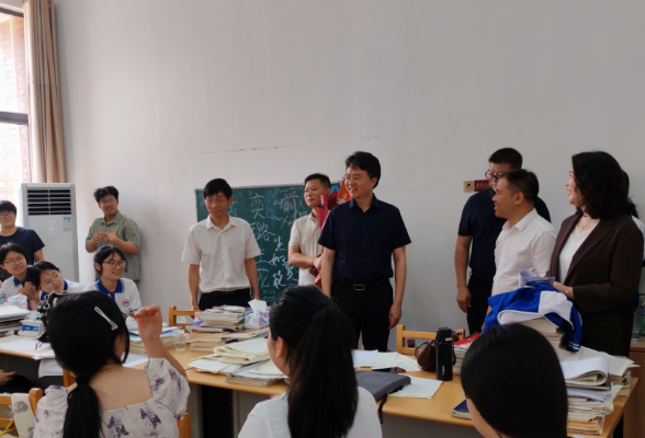 邹剑锋督导检查高考准备工作