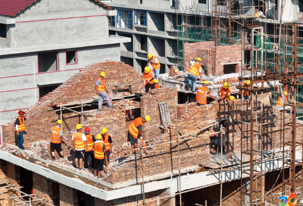 新化县多部门联合拆除违章建筑