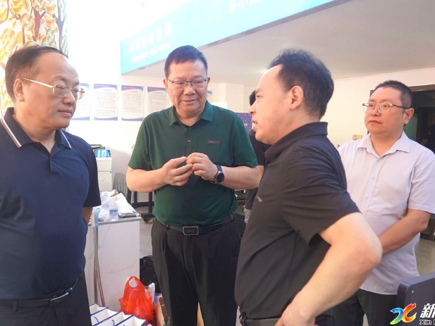 娄底企业服务年 | 杨韶红调研新印科技全国首家专业包装快印门店