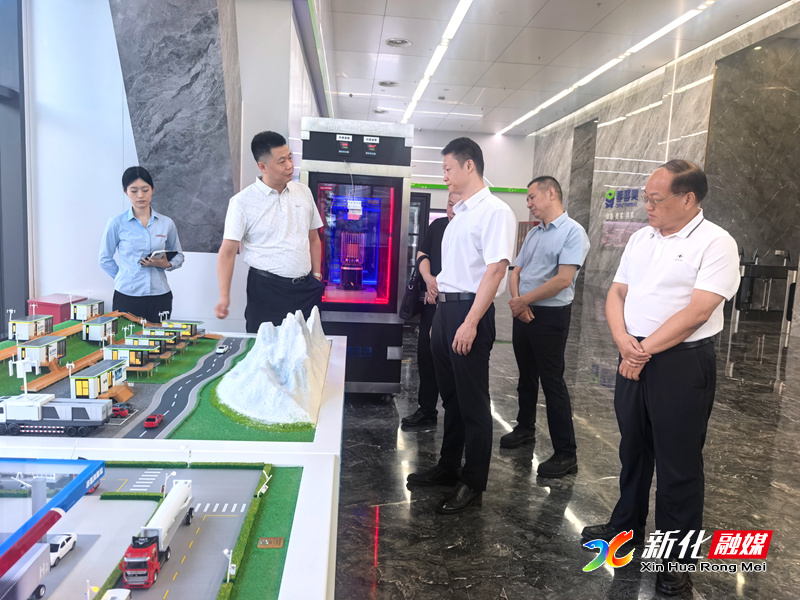在中科九微控股集团考察对接.jpg 在中科九微控股集团考察对接.jpg