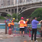 新化县城管局 整治沿江风光带乱象 擦亮城市滨水风貌