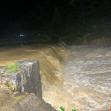 应安一线 | 深夜暴雨驾车被困两桥之间 圳上多方联动紧急救援