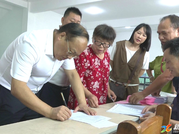 杨韶红参加县乡人大代表投票并督导换届选举工作