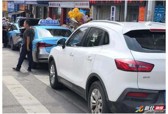 曝光台 | 天华中路单行线逆行  不戴头盔现象多发
