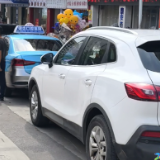 曝光台 | 天华中路单行线逆行  不戴头盔现象多发