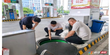 守好“安全关” 新化县领导带队督导检查商贸领域安全生产工作