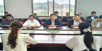 石冲口镇中心学校举行第42个教师节座谈会