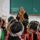 图片故事丨把知识背回大山 给每道山梁种满春天