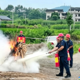 应安一线 | 新化县科工信局组织民爆销售企业开展消防逃生应急演练