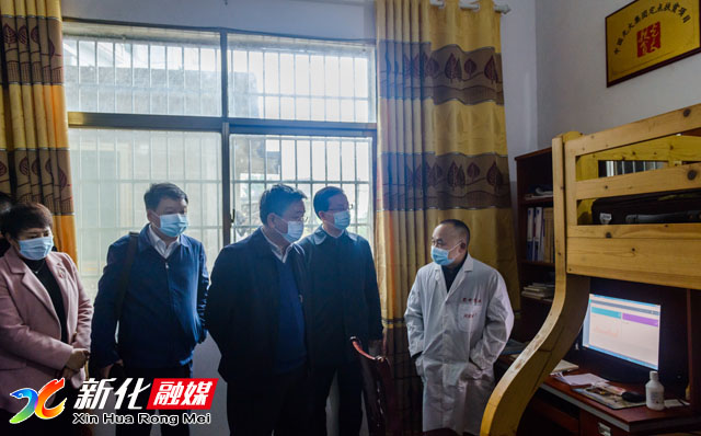 01维山乡碧水村卫生室调研村级远程医疗项目慰问贫困学生.jpg