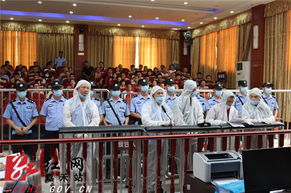 5名被告人出庭受审.jpg 5名被告人出庭受审.jpg