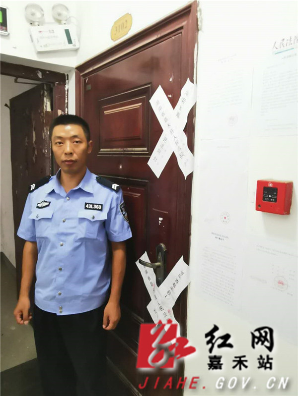 执行人员查封王某某登记在其女儿名下的房产.jpg 执行人员查封王某某登记在其女儿名下的房产.jpg