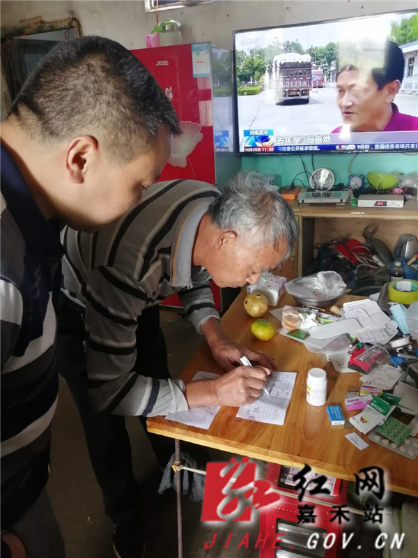 走访慰问退休教师.jpg 走访慰问退休教师.jpg