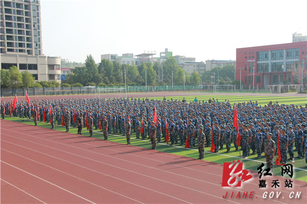 参加总结大会的教官与高一新生_副本.jpg 参加总结大会的教官与高一新生_副本.jpg
