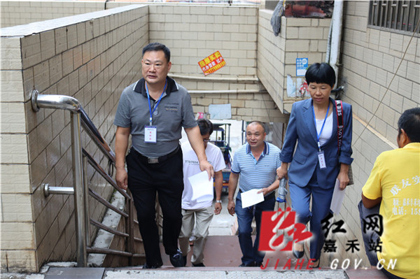 代表委员、社区干部、媒体记者等数10人受邀参与见证执行_副本.jpg