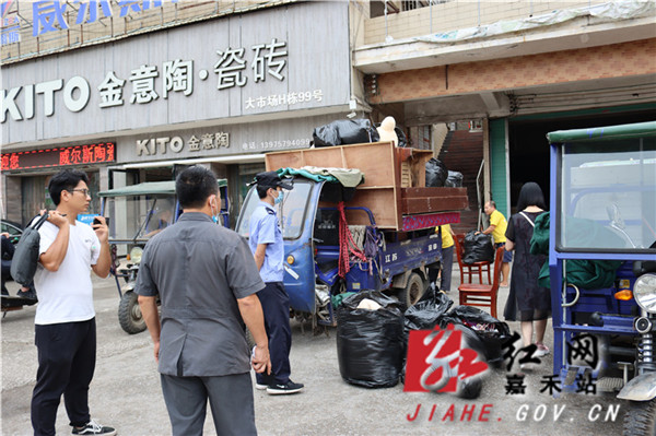 搬运至楼下的被执行人物品_副本.jpg