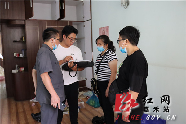 申请执行人的妻子在交房笔录上签字确认_副本.jpg