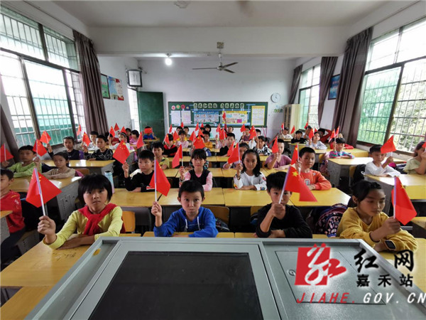 爱国教育主题班会.jpg 爱国教育主题班会.jpg