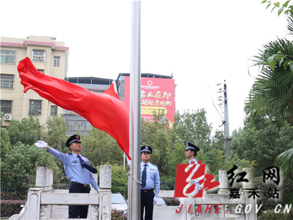 护旗手开始升旗_副本.jpg