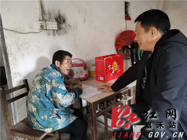 嘉禾县气象局节前走访慰问贫困户-图1_副本.jpg 嘉禾县气象局节前走访慰问贫困户-图1_副本.jpg