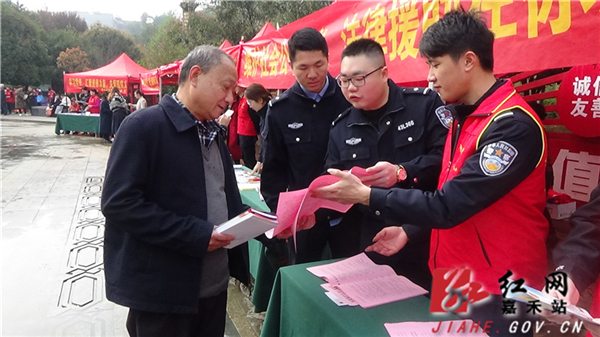 3.5学雷锋法治宣传 (1).jpg