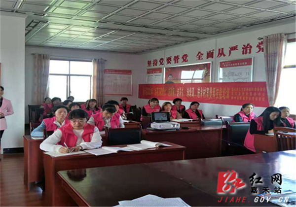 西边山村育婴师妇女创业技能培训班现场.jpg