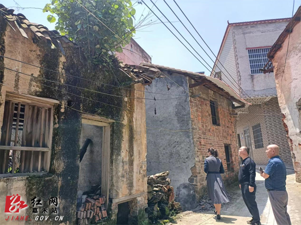 袁家房屋安全排查现场.jpg 袁家房屋安全排查现场.jpg