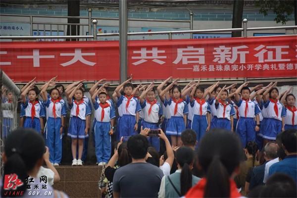 珠泉完小学生朗诵《少年中国说》.jpg