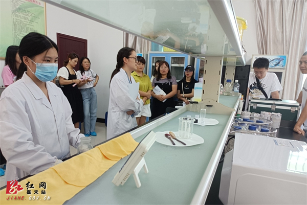城乡供水一体化水质检测中心现场教学.jpg