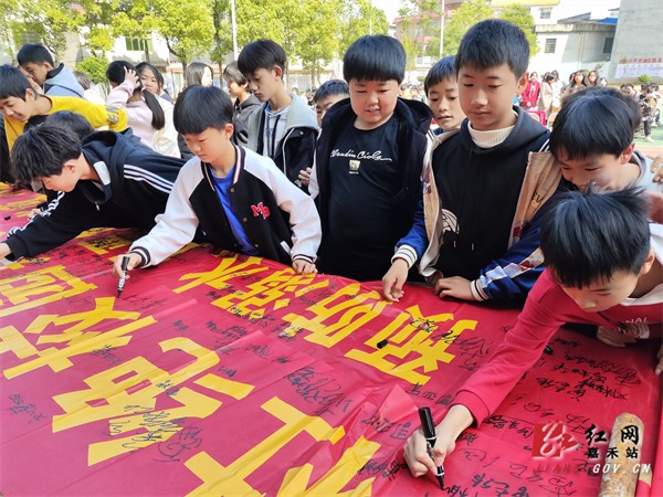 普满中学1.jpg