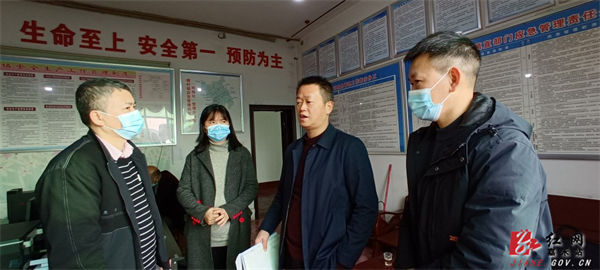 嘉禾县纪检干部督导相关单位完善安全生产管理制度.jpg