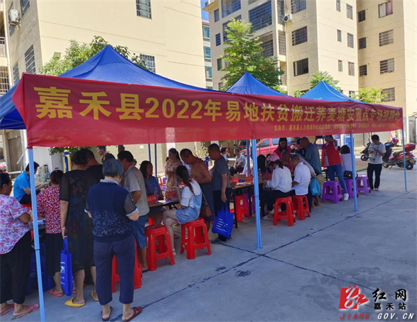 招聘会 (2).jpg 招聘会 (2).jpg