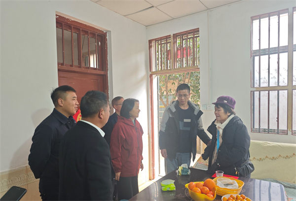 何翔凤01.jpg