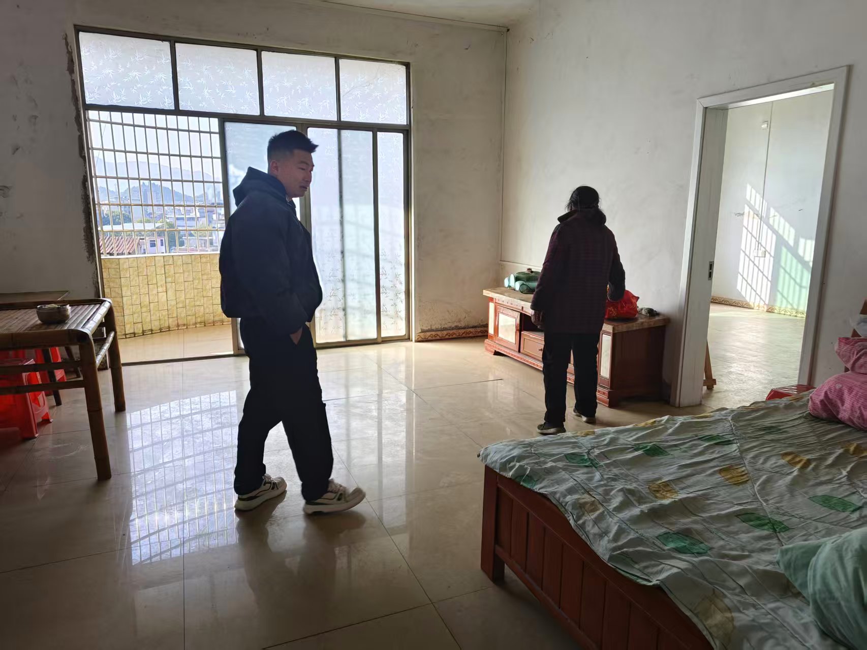 1.9审计干部伸援手 迷路老人平安归2.jpg