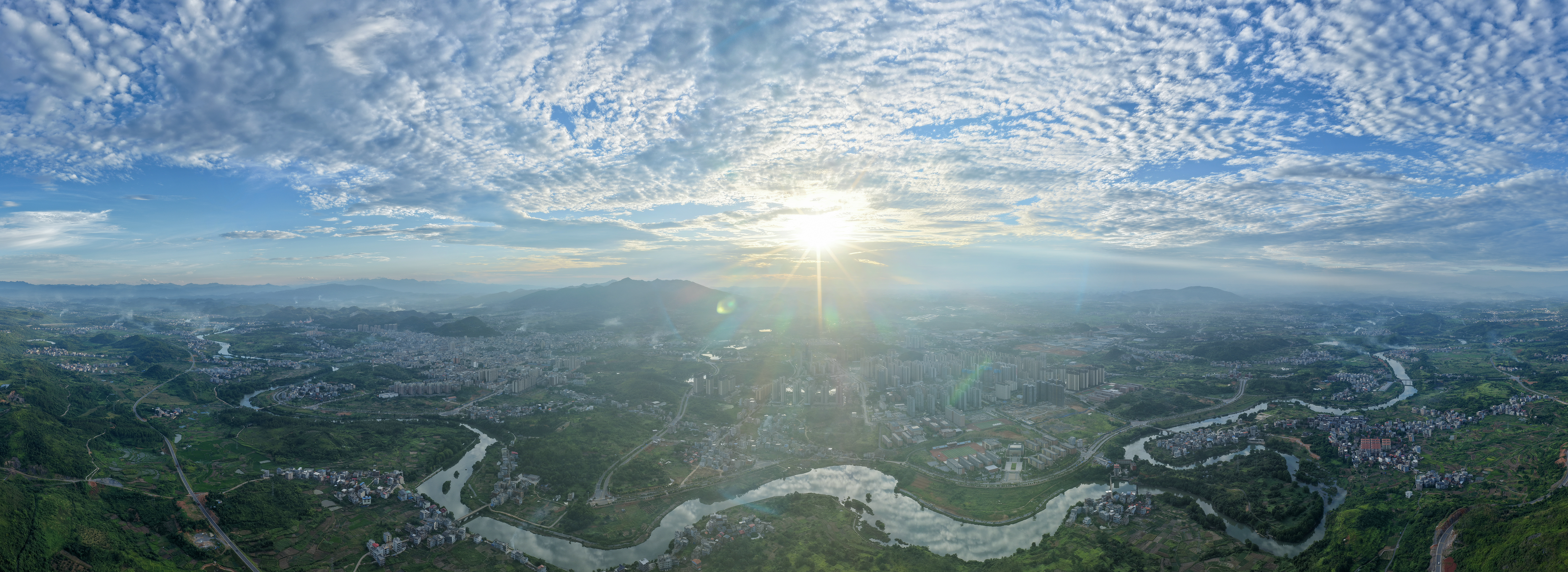 钟水含光 王军杰 摄.jpg