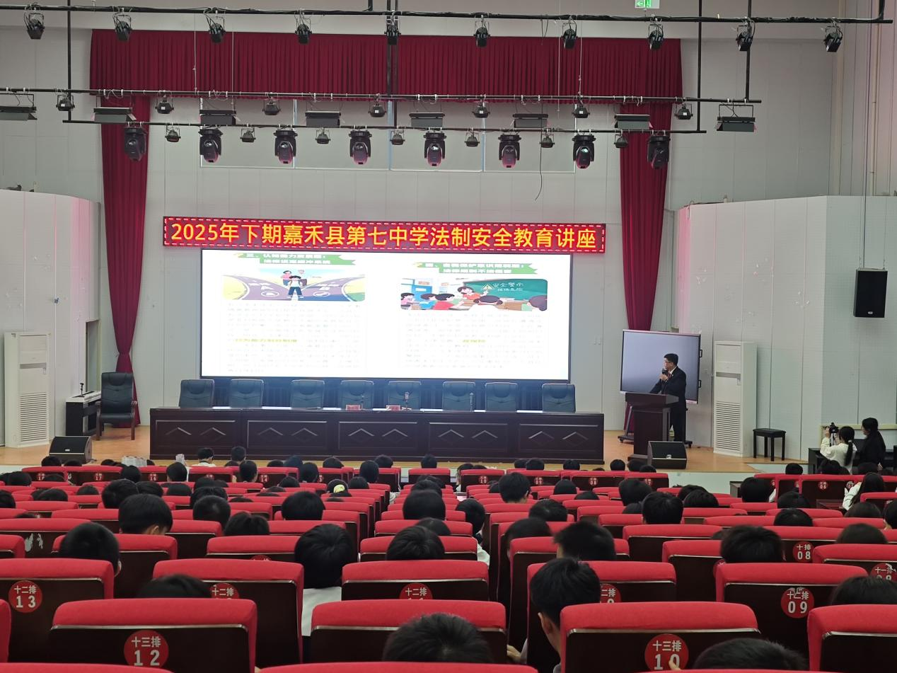 讲座会场照片.png 讲座会场照片.png