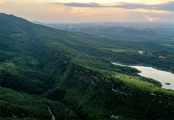 图8、南岭国家森林公园“石长城” (2).jpg 图8、南岭国家森林公园“石长城” (2).jpg