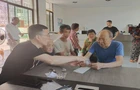 泉凤村党支部开展免费验光送老花镜公益活动
