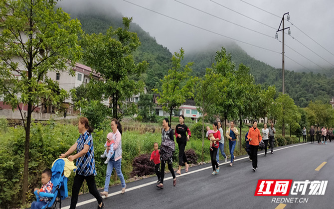 危险区人员有序转移.jpg 危险区人员有序转移.jpg