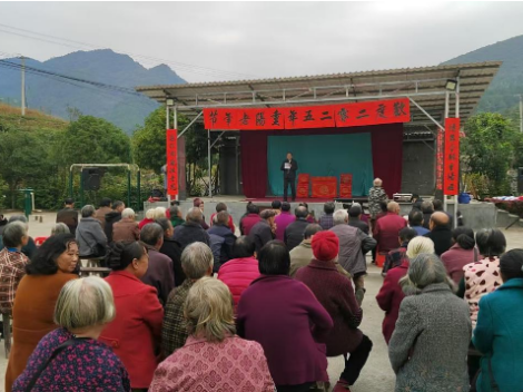 潭府乡开展重阳节敬老活动