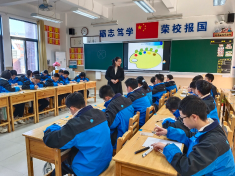 新邵县民政局携手心理团队引导广益学子做“情绪调色师”